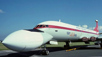 老人地铁上拍醒熟睡女孩索要座位:快起来